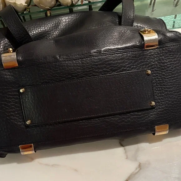 Elegant Black Leather Handbag - Picture 8 of 10